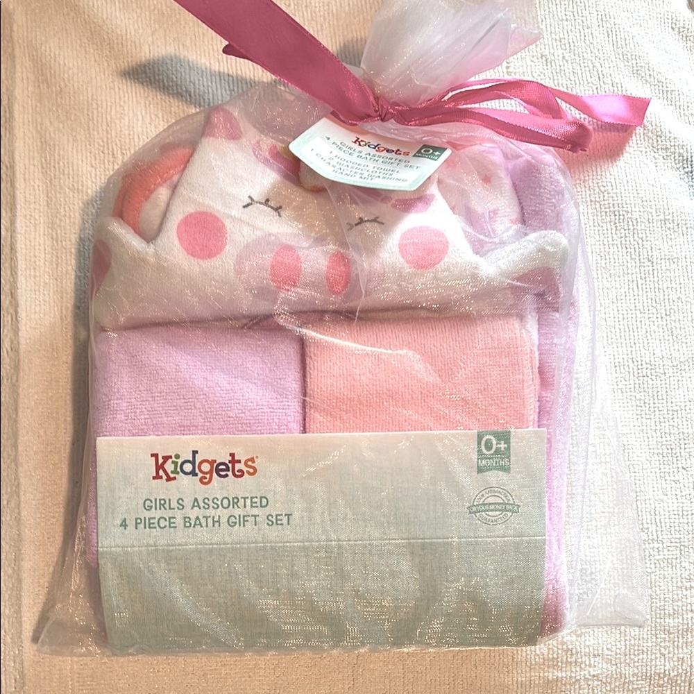 NIP Kidgets 4 piece Newborn Baby Girls Assorted Bath Towels Gift Set 0+ months